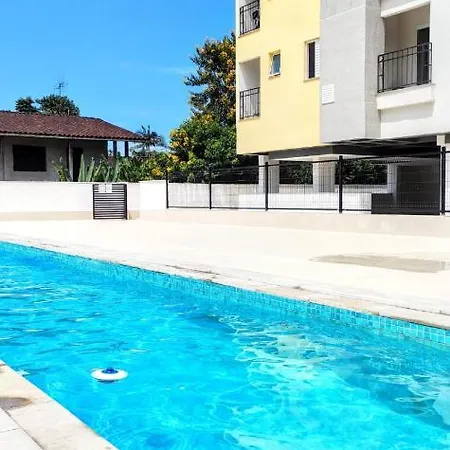 Apto Centro Ubatuba com Varanda Gourmet, Suíte e Piscina-3